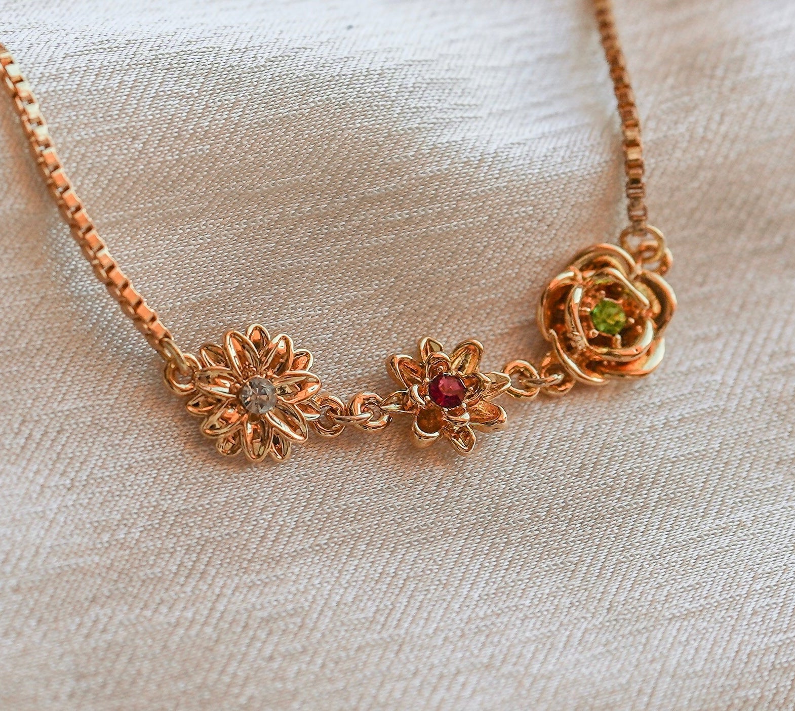 Three-Dimensional Birth Flower Bracelet